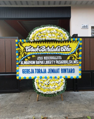 Papan Bunga Duka di Maasing
