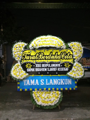 Papan Bunga Duka di Maasing